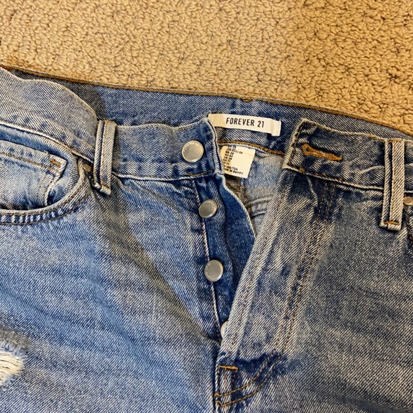 Forever 21: Ripped Boyfriend jeans - Picture 3 of 3